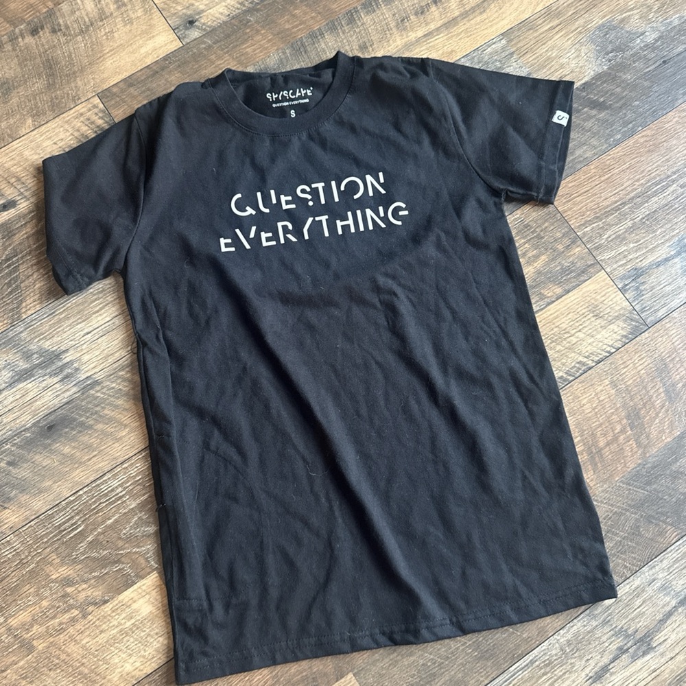 SPYSCAPE | Question Everything Black - T-shirt Small